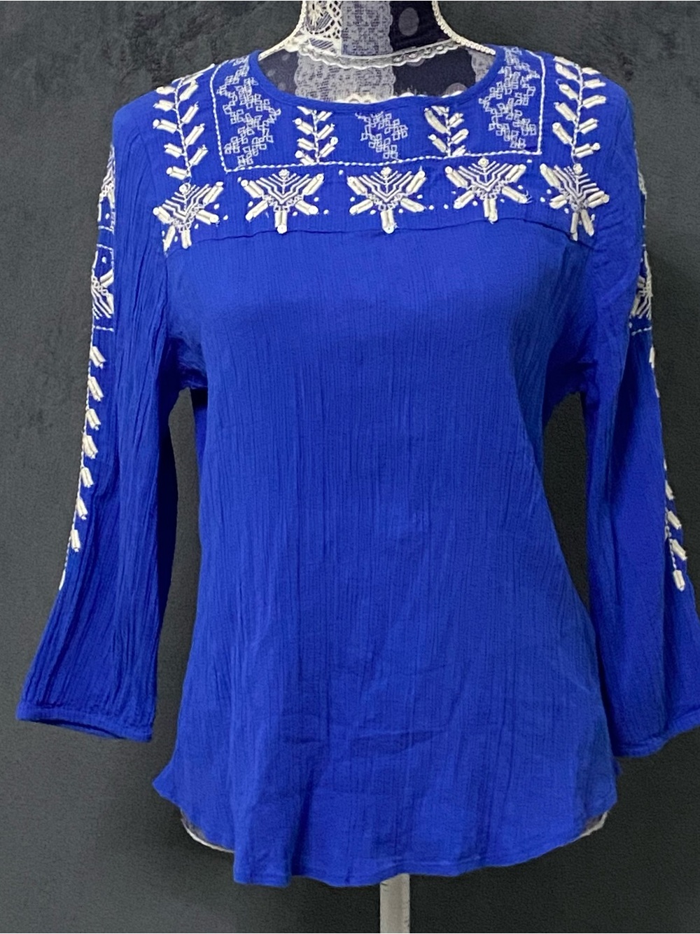 Lucky Brand Blouse Womens M Blue White Embroidered Slub Knit Cotton 3/4 Sleeve